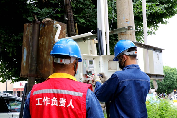 國網(wǎng)伊犁供電公司：嚴(yán)抓“小”現(xiàn)場，推進“大”安全