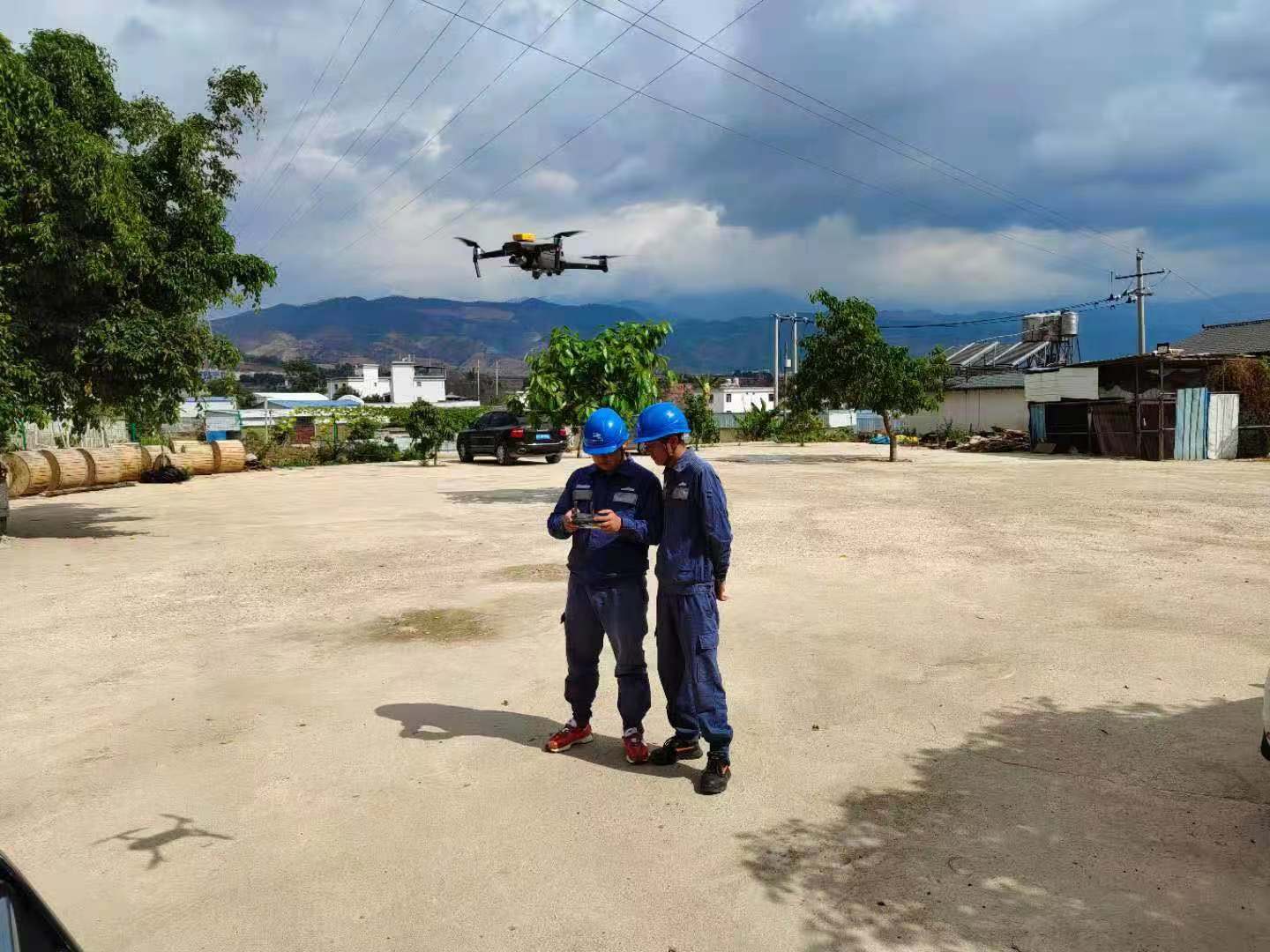 臨滄云縣供電局為建黨百年?！半姟弊o(hù)航