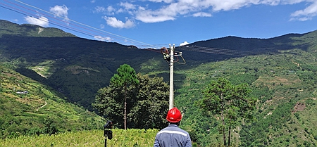 鳳慶供電局新華供電所供電火力全開(kāi)，助力當(dāng)?shù)乜緹煯a(chǎn)業(yè) 穩(wěn)定發(fā)展