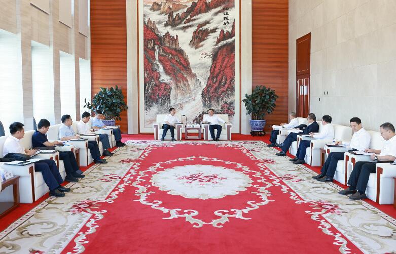宋海良與武漢理工大學(xué)黨委書記信思金、校長楊宗凱座談