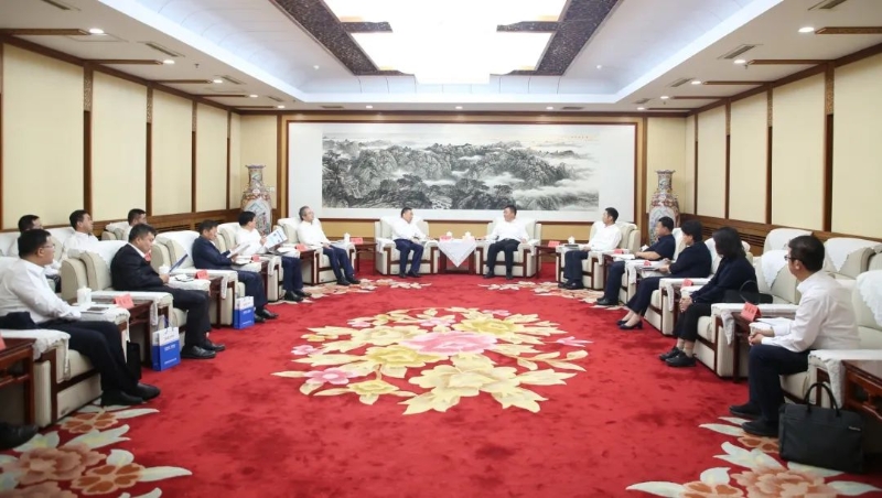 宋海良與內(nèi)蒙古自治區(qū)黨委常委、呼和浩特市委書記包鋼座談