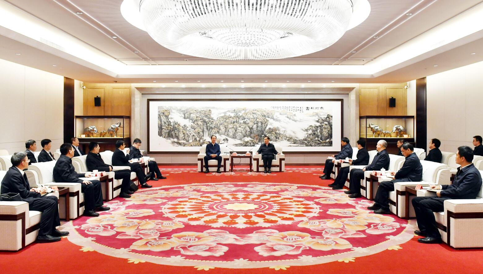 中國(guó)電建黨委書記、董事長(zhǎng)丁焰章與河北省委常委、石家莊市委書記張超超會(huì)談