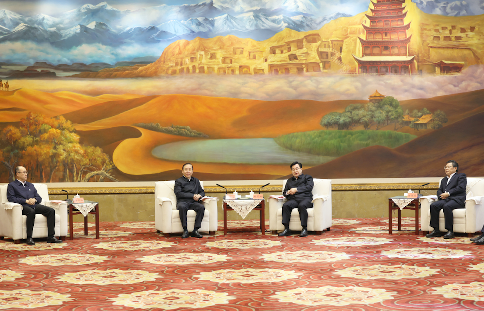 國(guó)家電網(wǎng)公司董事長(zhǎng)、黨組書(shū)記辛保安與甘肅省委書(shū)記胡昌升、省長(zhǎng)任振鶴會(huì)談