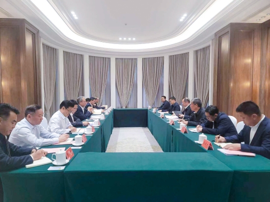 中國(guó)電建黨委副書(shū)記、總經(jīng)理王斌與黑龍江省常務(wù)副省長(zhǎng)王一新舉行會(huì)談