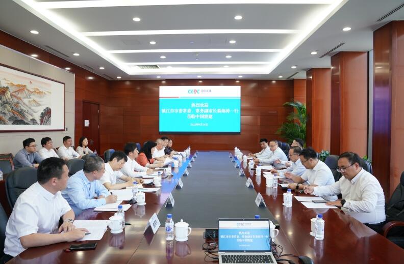 李麗娜與鎮(zhèn)江市委常委、常務副市長秦海濤會談