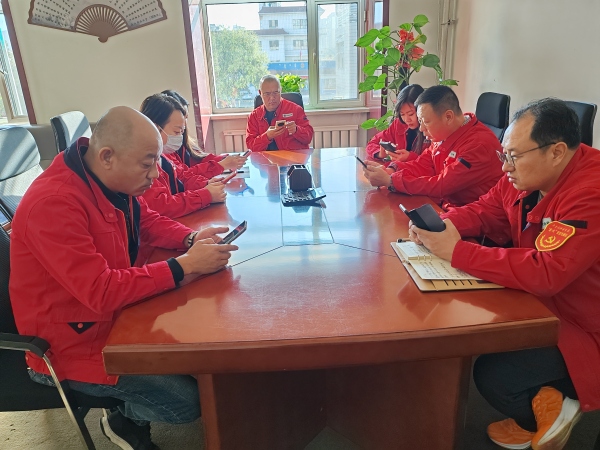 烏海市千里山供電公司：學(xué)習(xí)新細則，提升班組管理