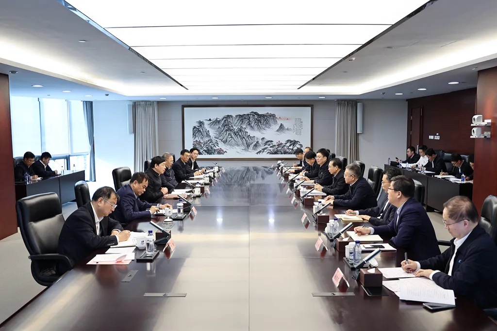 華電集團(tuán)董事長江毅、總經(jīng)理葉向東與國家電網(wǎng)董事長、黨組書記張智剛會談