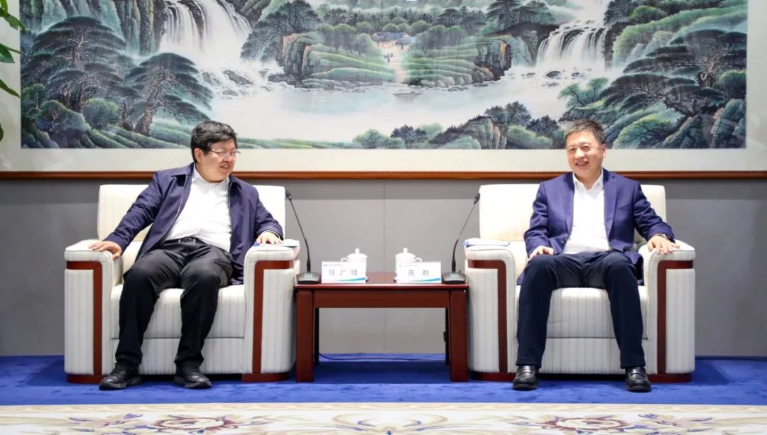 中國電氣裝備黨委副書記、總經(jīng)理周群會見濟南市副市長任廣鋒