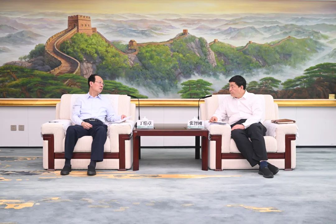 中國(guó)電建黨委書記、董事長(zhǎng)丁焰章與國(guó)家電網(wǎng)有限公司董事長(zhǎng)、黨組書記張智剛舉行會(huì)談