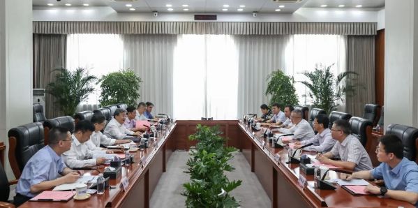 中核集團(tuán)黨組書記、董事長余劍鋒會(huì)見山東大學(xué)黨委書記任友群一行