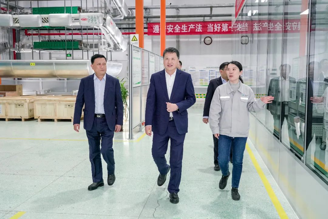 中國電氣裝備黨委副書記、總經(jīng)理周群到河南所屬企業(yè)調(diào)研