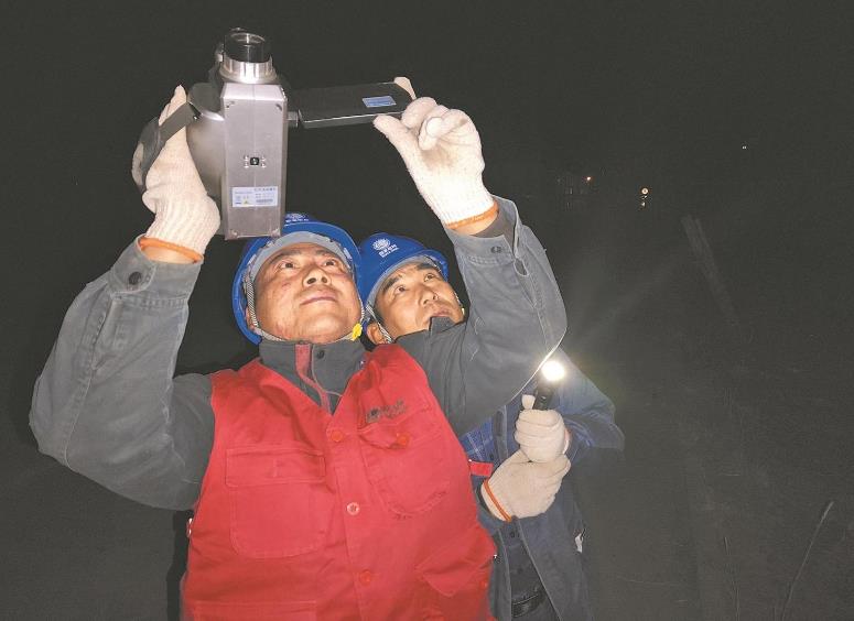 青海貴南縣：零下15攝氏度，冬夜巡檢保供電