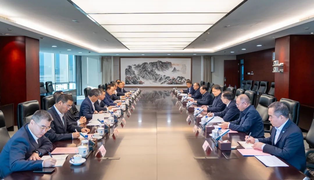 華電集團(tuán)黨組書記、董事長(zhǎng)江毅會(huì)見(jiàn)中國(guó)中車黨委書記、董事長(zhǎng)孫永才