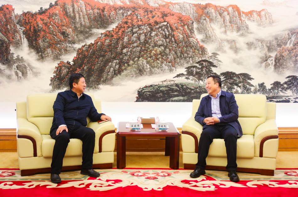 大唐甘肅公司黨委書(shū)記、董事長(zhǎng)王建偉與甘肅電投集團(tuán)黨委書(shū)記、董事長(zhǎng)蒲培文會(huì)談