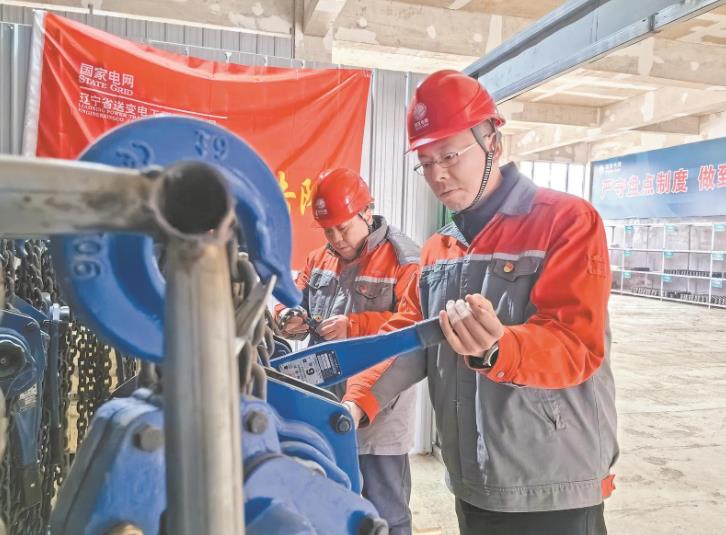 李俊鵬：走南闖北建電網(wǎng)，施工細(xì)節(jié)見真章
