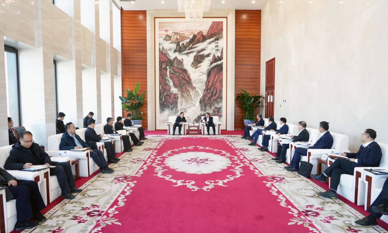 中國能建董事長宋海良、總經(jīng)理倪真與中國南水北調(diào)集團(tuán)董事長汪安南、總經(jīng)理孫志禹會談