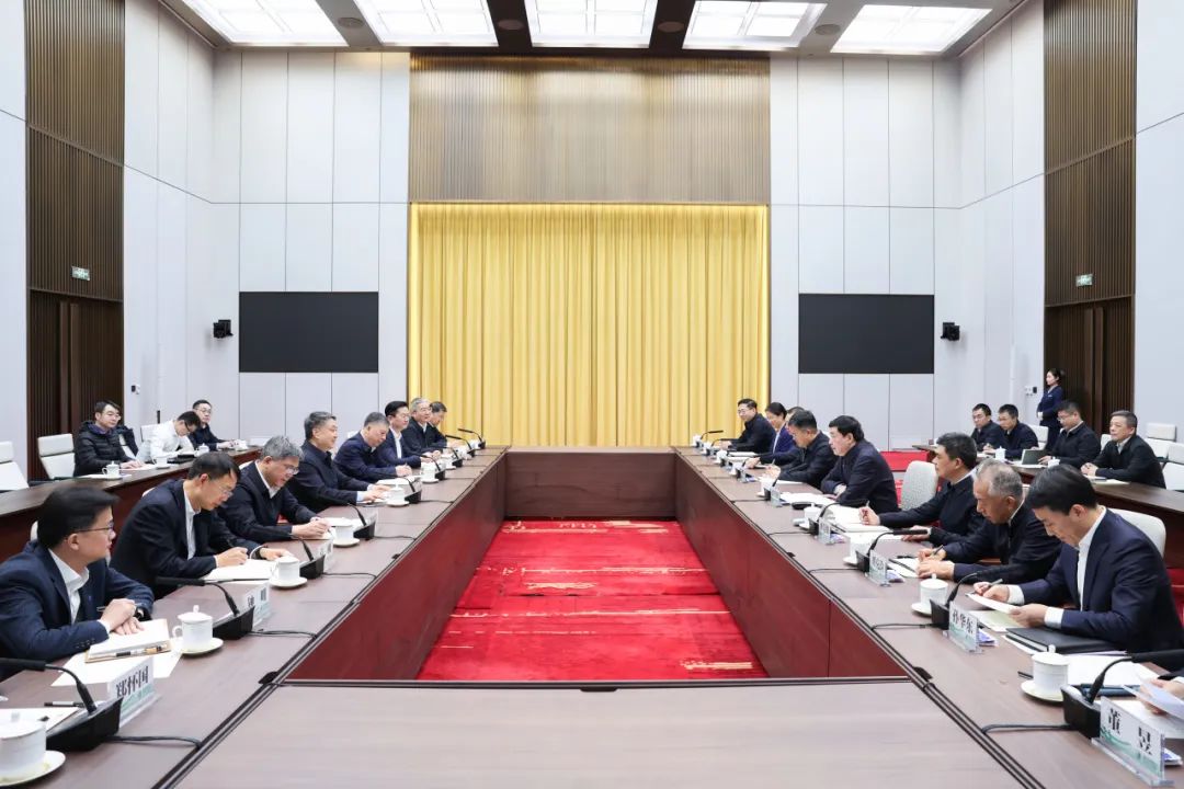 溫樞剛張文峰與國(guó)家電網(wǎng)董事長(zhǎng)張智剛、總經(jīng)理龐驍剛會(huì)談