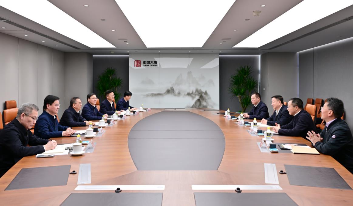 中國(guó)大唐董事長(zhǎng)鄒磊、總經(jīng)理張傳江與中廣核董事長(zhǎng)楊長(zhǎng)利、總經(jīng)理高立剛會(huì)談