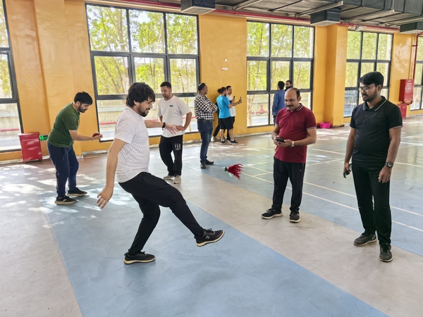 【新春走基層】熱熱鬧鬧過(guò)大年，海外堅(jiān)守迎新春