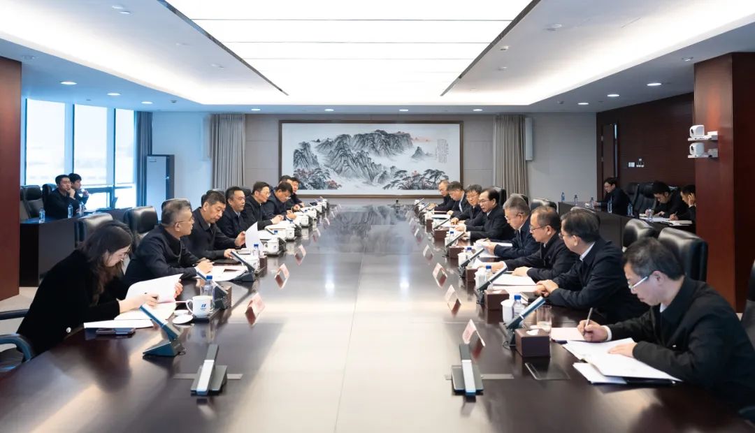 華電集團董事長江毅、總經(jīng)理葉向東與哈電集團董事長曹志安、總經(jīng)理黃偉舉行會談