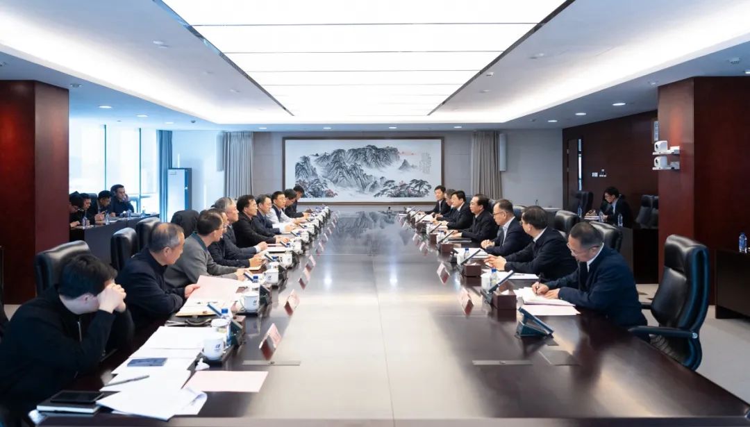 華電集團(tuán)董事長、黨組書記江毅與北京市政府黨組成員、副市長文獻(xiàn)舉行會(huì)談