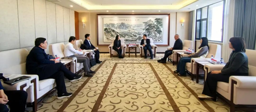 中國農業(yè)銀行吉林省分行黨委委員、副行長兼長春分行黨委書記、行長曹紅一行拜訪華電吉林公司