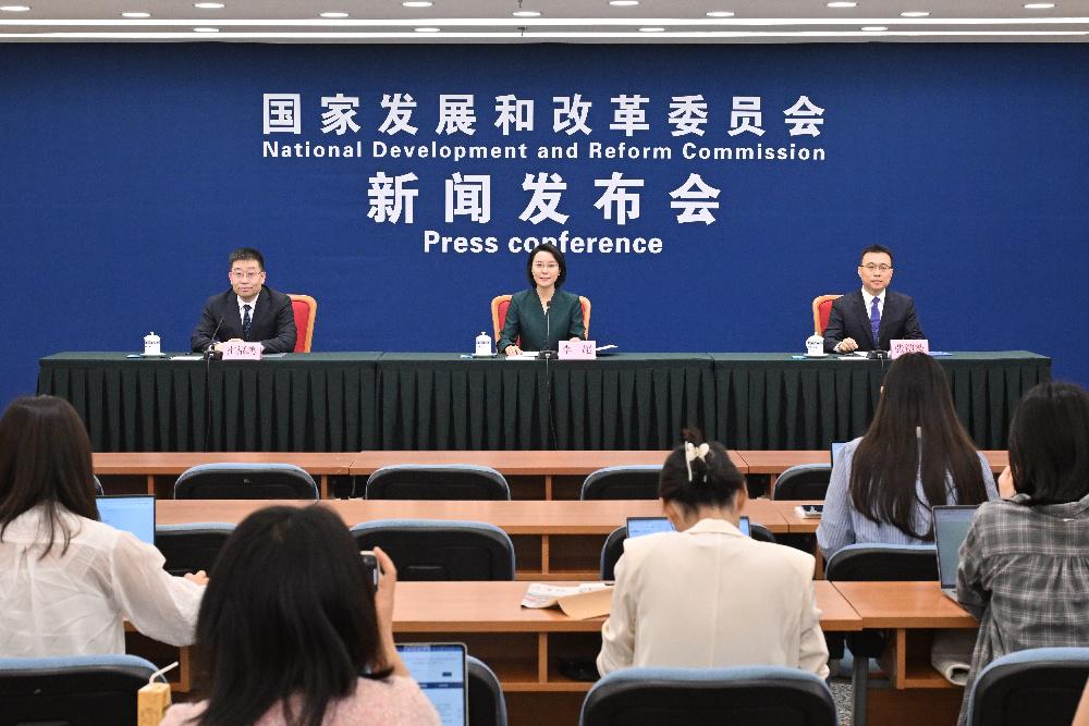 國家發(fā)展改革委舉行8月份新聞發(fā)布會 解讀《關(guān)于深入實施“人工智能+”行動的意見》